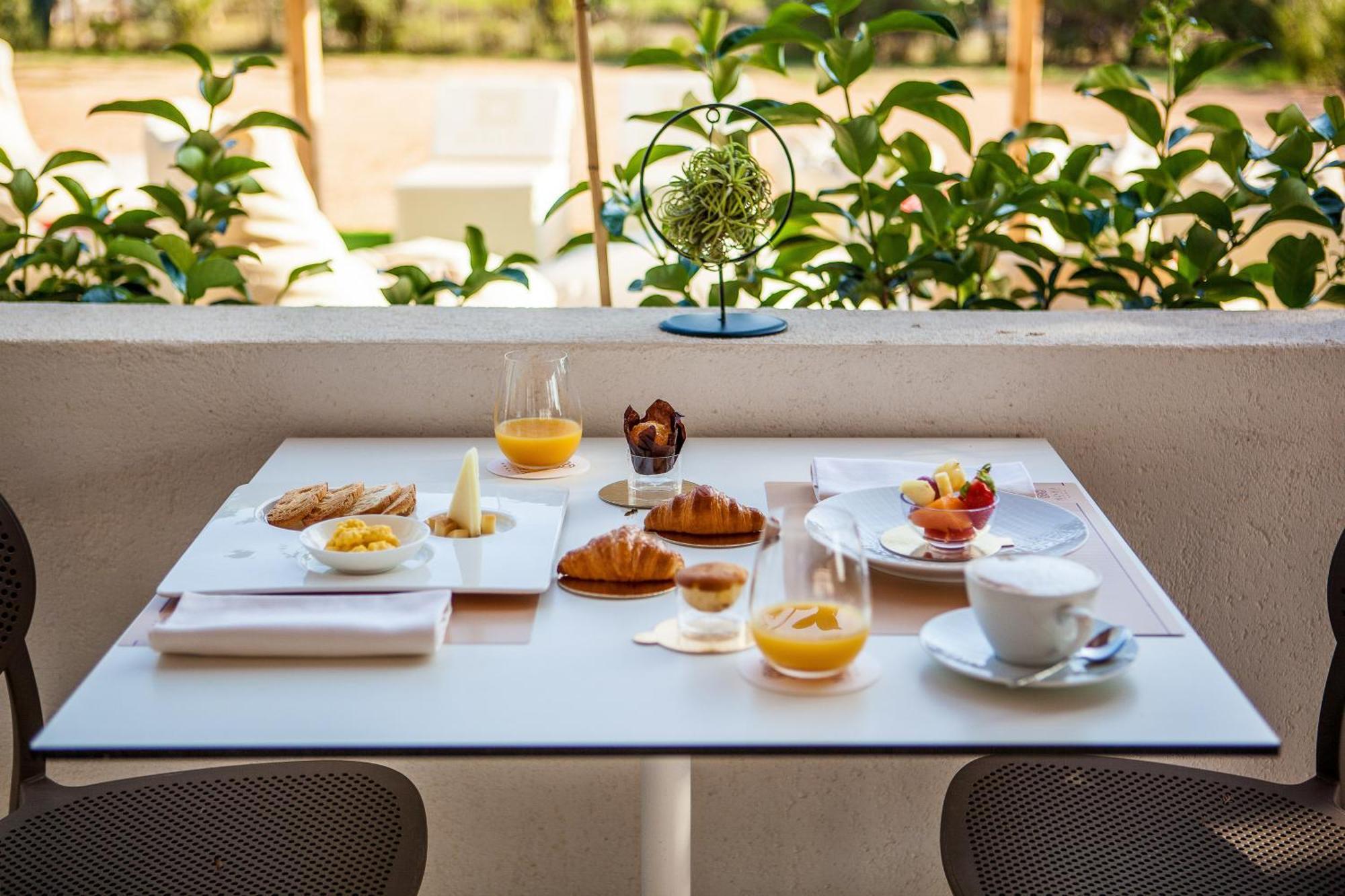 Noha Lifestyle Hotel - Adults Only Pula Exterior photo
